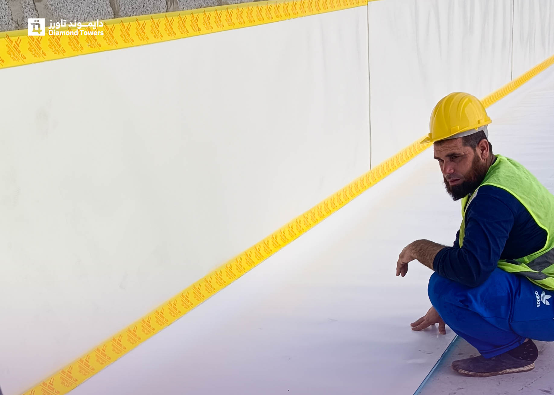 فحص وتجهيز طبقات العزل قبل بدء أعمال التركيب، لضمان أعلى مستويات الجودة والكفاءة.
